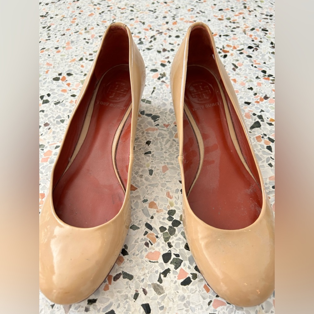 Tory Burch low heel. Size 8 - Picture 3 of 5